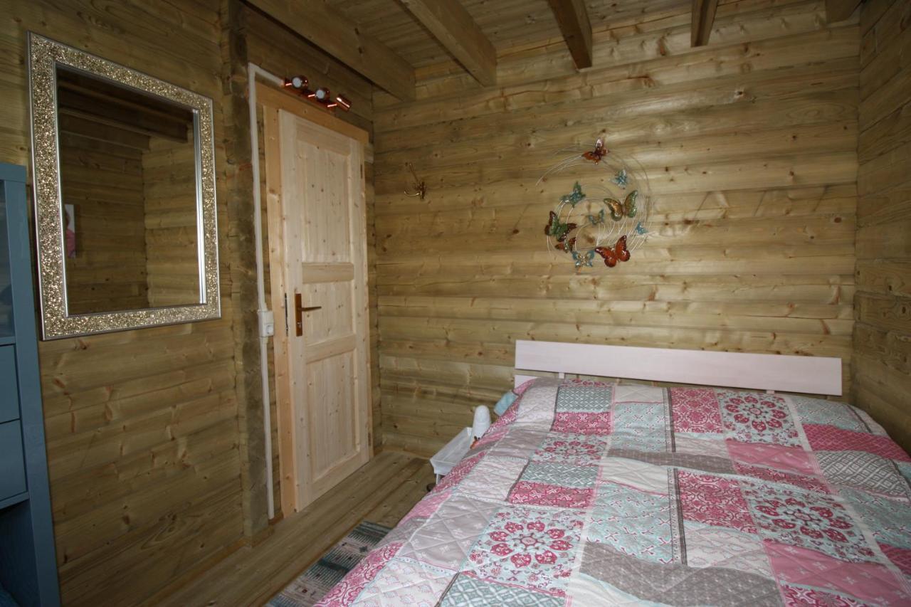 Villa Emilia - Gemütliches kinderfreundliches Blockhaus mit umzäuntem Garten Sint-Annaland Exterior foto